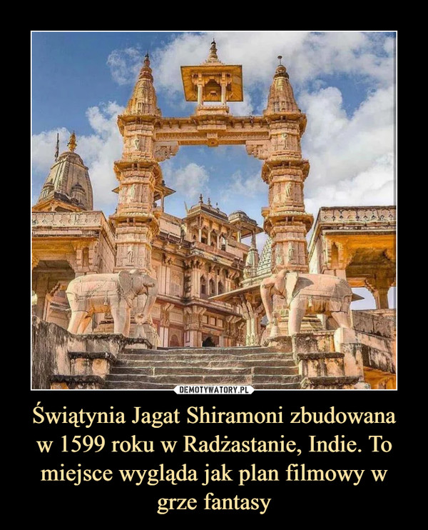 Świątynia Jagat Shiramoni zbudowana
w 1599 roku w Radżastanie, Indie. To miejsce wygląda jak plan filmowy w grze fantasy