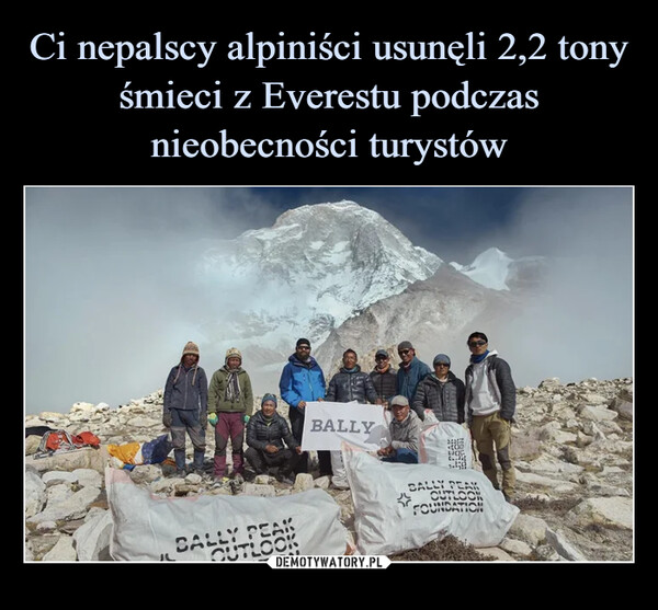 Ci nepalscy alpiniści usunęli 2,2 tony śmieci z Everestu podczas nieobecności turystów