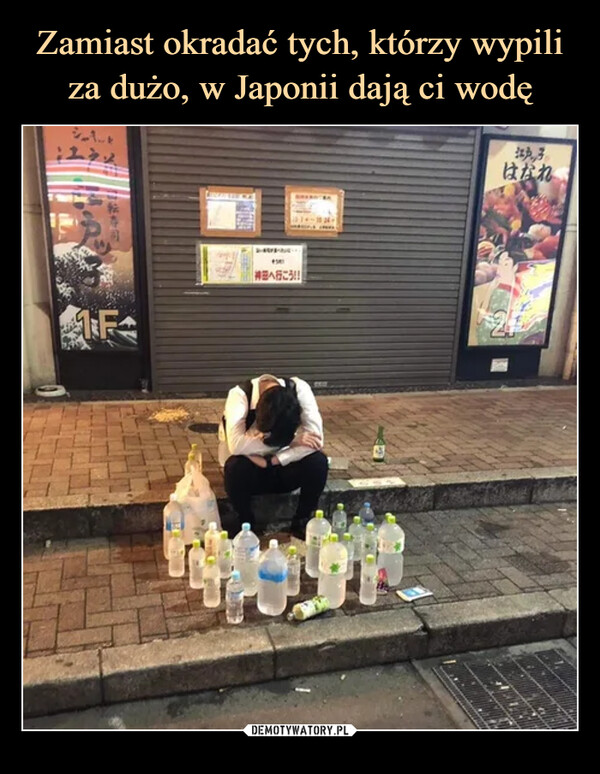 Zamiast okradać tych, którzy wypili za dużo, w Japonii dają ci wodę