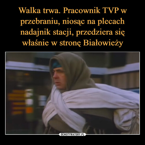  –  Walka trwa. Pracownik TVP w przebraniu, niosącna plecach nadajnik stacji, przedziera się właśniew stronę Białowieży.